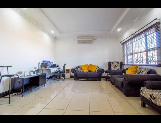 4 BEDROOM HOUSE FOR SALE IN BLUFF